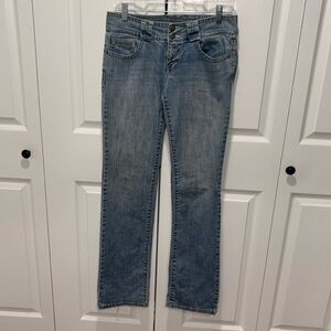 Forme woman’s jeans straight leg five pockets distressed size 7.